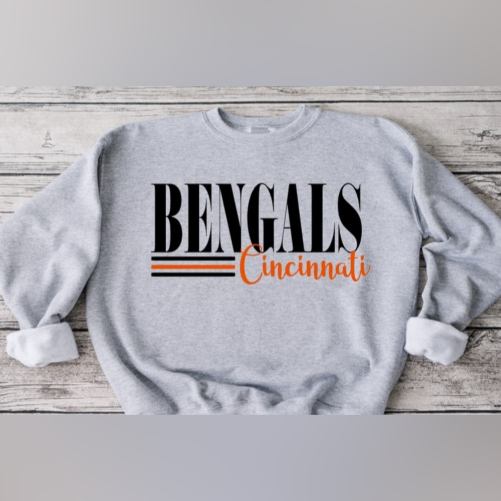 ⭐️HP⭐️ Bengals Stripe Crewneck